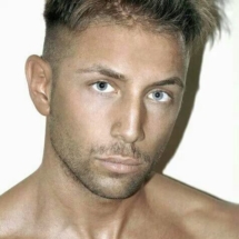 Tommy spogliarellista a Milano